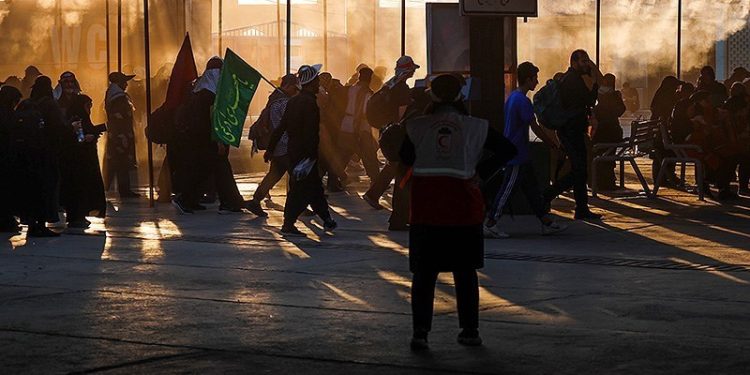 بازگشت زائران عتبات از عراق/ ازدحام جمعیت در زرباطیه+ فیلم