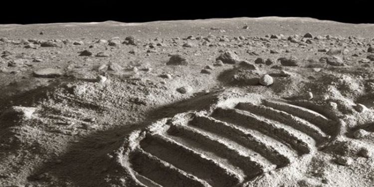 “ماه‌نورد ایرانی” رو‌نمایی می‌شود