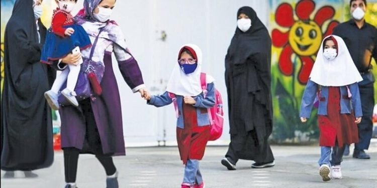 مدارس دولتی عادی هنگام ثبتنام حق دریافت پول ندارند