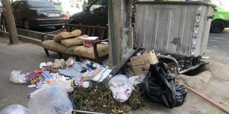 سطلهای مملو از زباله در تهران و سکوت شهرداری