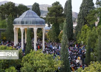 اشعار حافظ بهترین مصداق تفاوت تقلید با اقتباس است