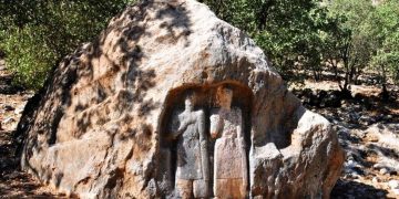 سفر به دوره اشکانی در نقش برجسته های تنگ «سولک» بهمئی