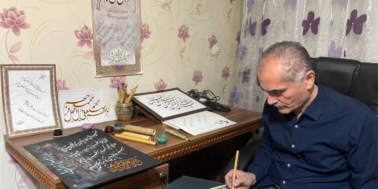 هنرمند خوشنویس: کیفیت آموزش به هنرجویانم را فدای پول نکردم