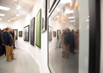 رنگ وفاق بر دیوار خانه/ نشانه‌شناسی نمایشگاه «چند تکه آینه» در خانه هنرمندان ایران