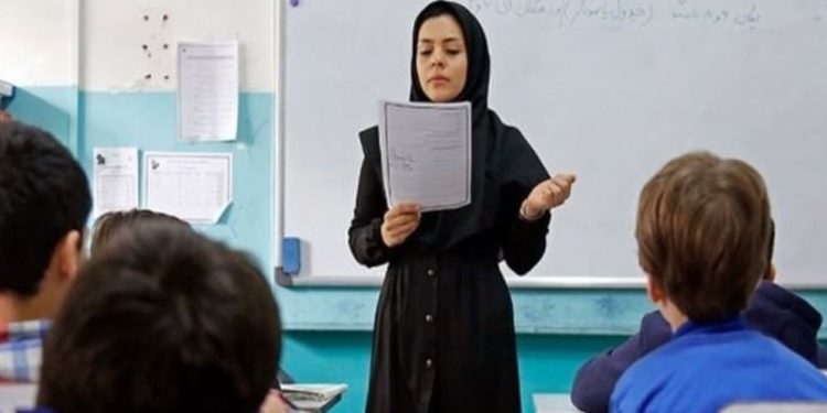 مشکلات استخدامی بخش زیادی از معلمان تا پایان سال رفع میشود
